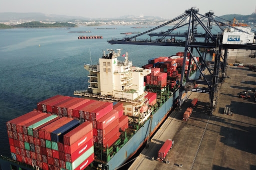 Vietnam posts trade deficit over five-month period